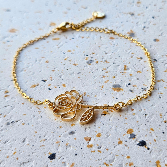 Armband van goldplated stainless steel met geboortebloem van juni: de roos